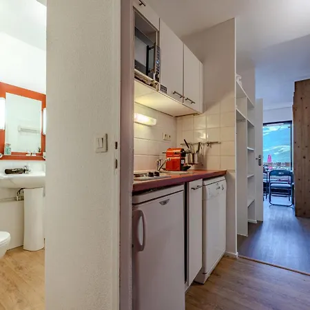 Top-floor Mountain Getaway - Stunning Views, Sleeps 4 - Olympiades Appartement