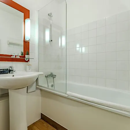 Top-floor Mountain Getaway - Stunning Views, Sleeps 4 * Валь-Торанс