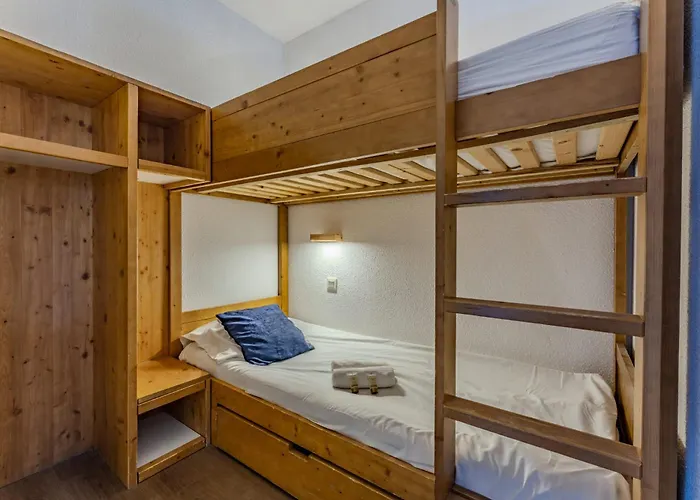 Top-floor Mountain Getaway - Stunning Views, Sleeps 4 - Olympiades *