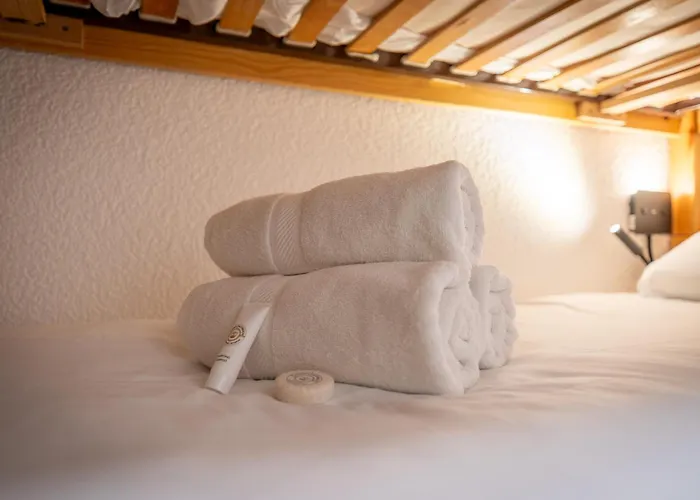 Top-floor Mountain Getaway - Stunning Views, Sleeps 4 - Olympiades شقة فال تورُن